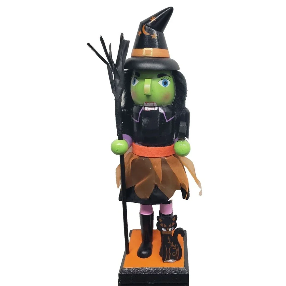 Wooden Nutcracker, 10
